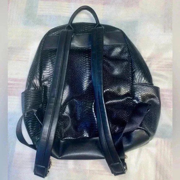 🌸 Nine West 🌸 backpack 🎒  faux leather 🌸 - Picture 4 of 5